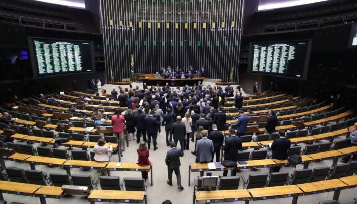 Câmara aprova projeto com regras para atuação de influenciadores mirins