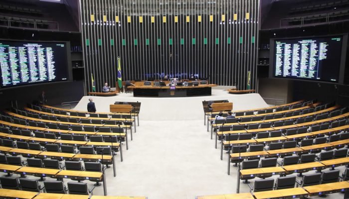 Aliados defendem apelo de Bolsonaro e Eduardo contra tarifaço de Trump