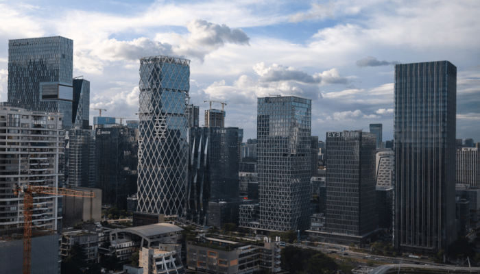 Prédios corporativos em Shenzhen, na província de Guangdong, na China 15/09/2025 REUTERS/Tingsh...