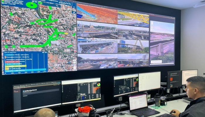 "Controladores de viadutos": sala fria vigia 940 estruturas por São Paulo