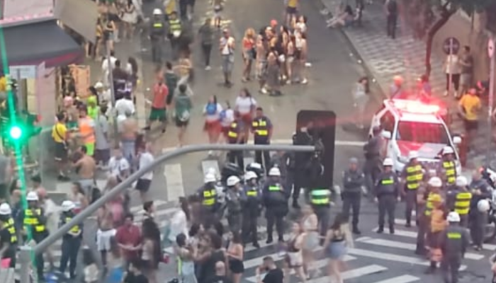 Estudantes da USP denunciam uso de spray de pimenta pela Estudantes da USP denunciam uso de spray de pimenta pela PM em Peruada