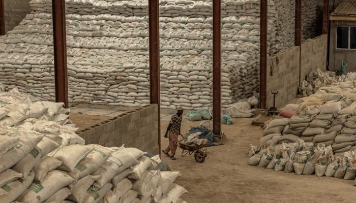 ARQUIVO — Uma fábrica de mistura de fertilizantes em Gombe, Nigéria, em 18 de setembro de 202...