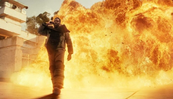 Homem em Chamas traz sua ação para as ruas do Rio de Janeiro. Imagem: Divulgação/Netflix