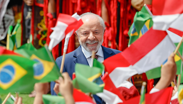 Lula afirma que vai disputar quarto mandato durante visita à Indonésia
