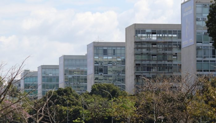 Tempo muda bruscamente e temperatura vai despencar em São Paulo