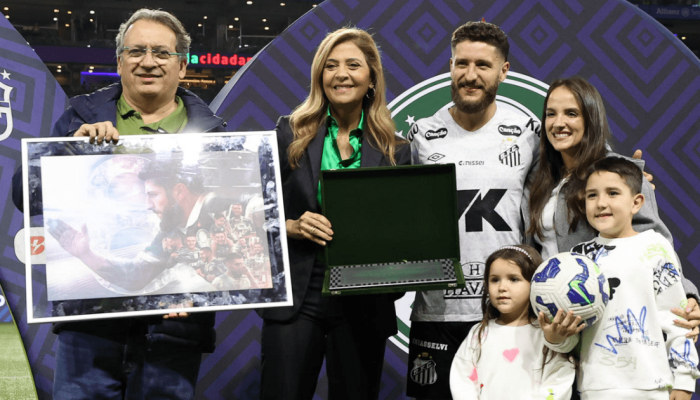 Palmeiras: Zé Rafael recebe homenagem de Leila Pereira antes de clássico