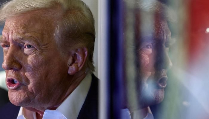 Trump diz que "sente muito" por família real após relação com caso Epstein