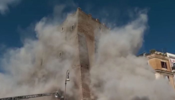 Veja o momento em que estrutura de torre desaba na Itália