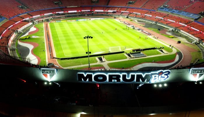 Vista aérea feita com drone do Estádio Cícero Pompeu de Toledo, o MorumBis, na zona sul da cap...