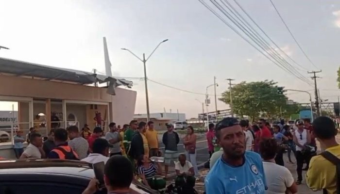 Manifestação dos trabalhadores da limpeza pública de Teresina (Foto: Reprodução)