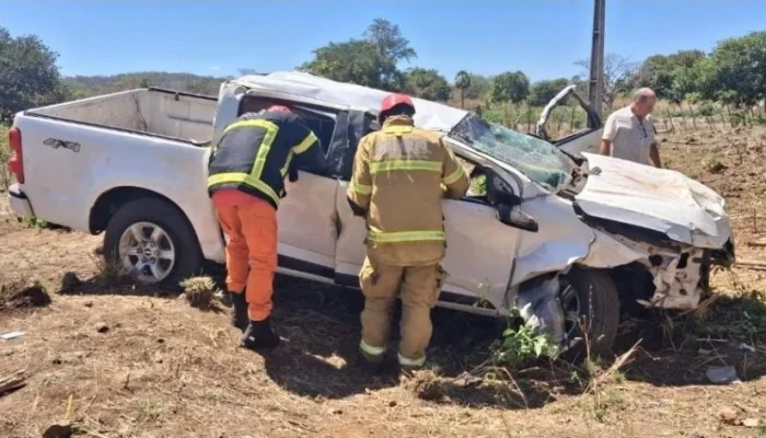 Acidente na Br-316 em Oeiras deixa quatro feridos, incluindo motorista preso às ferragens