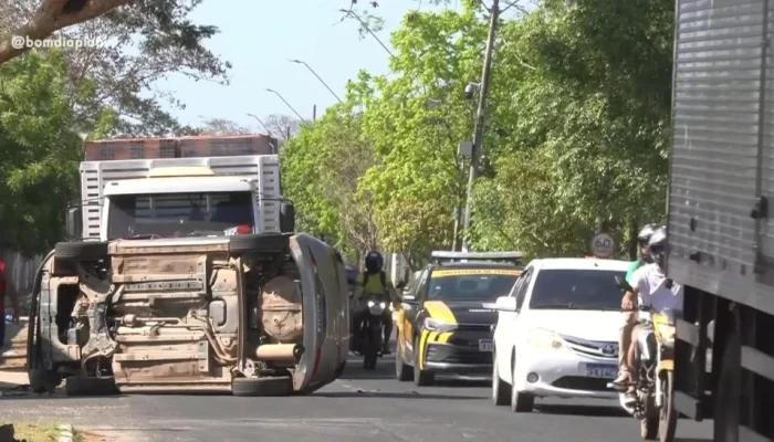 Acidente provoca lentidão na Avenida Maranhão em Teresina