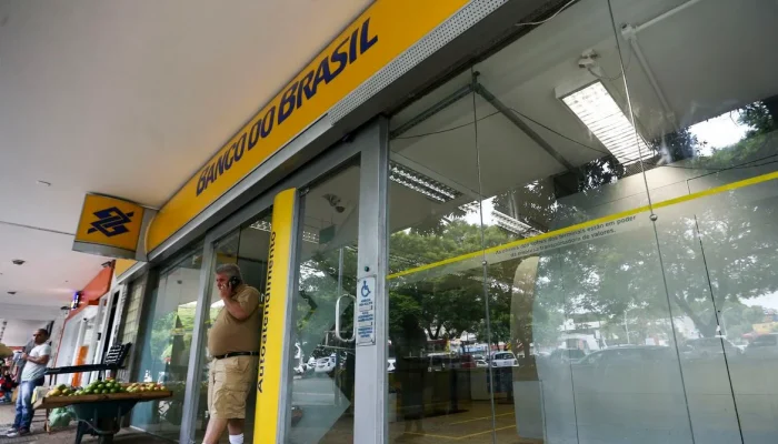 Bancários suspendem atendimento presencial e realizam paralisação de 24 horas