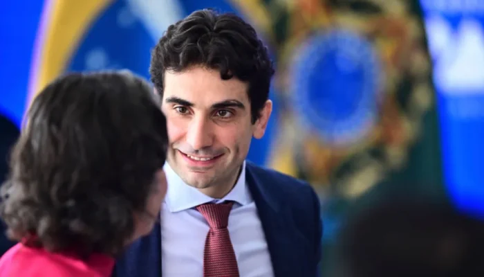 Banco Central adota política monetária contracionista, afirma Gabriel Galípolo