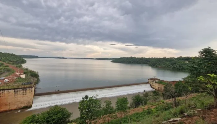 Barragem Salinas opera no limite de vazão, diz Idepi após pedido de ampliação