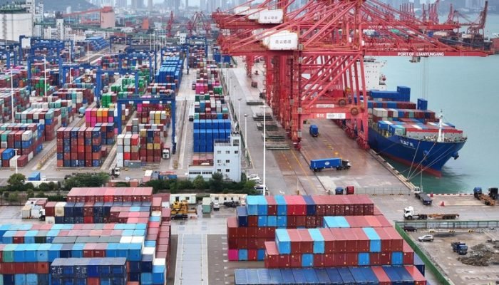 Porto de Lianyungang, na China (Foto: China Daily via Reuters)