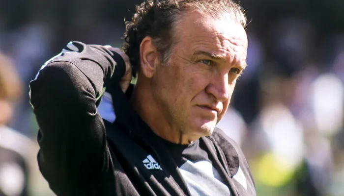 Cuca celebra classificação do Santos e destaca desafios no Brasileirão
