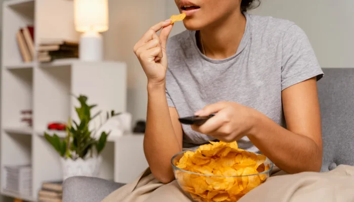 Estudo revela ligação entre compulsão alimentar e ultraprocessados