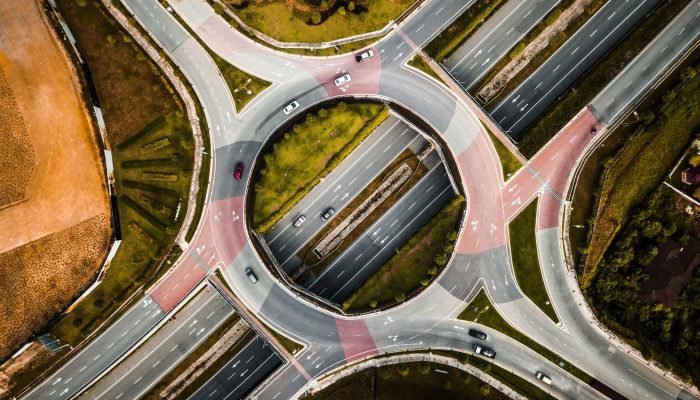 Debêntures de infraestrutura. (Foto: Firdouss Ross/ Unsplash)