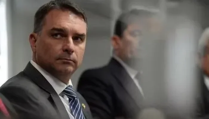 Flávio Bolsonaro lidera em São Paulo; Tarcísio à frente na corrida ao governo