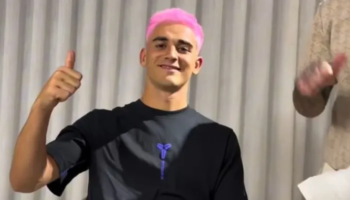 Gavi pinta cabelo de rosa em celebração ao título da Espanha na Copa do Mundo