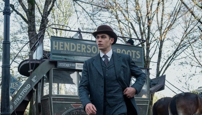 JosephFiennes em Jovem Sherlock. Imagem: Daniel Smith/Prime Video.