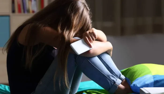 Identifique sinais de alerta para suicídio em crianças e adolescentes