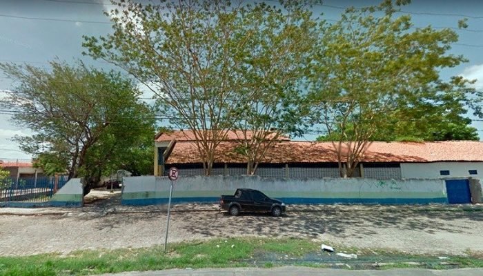 Pais reclamam de falta de livros didáticos no Escolão do Mocambinho em Teresina