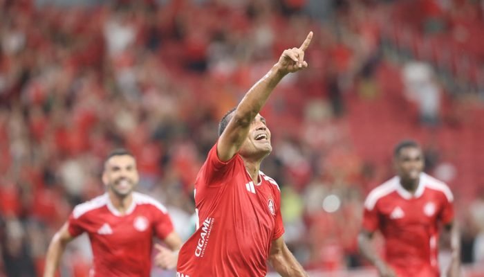 Internacional e Grêmio se enfrentam pelo Brasileirão neste sábado