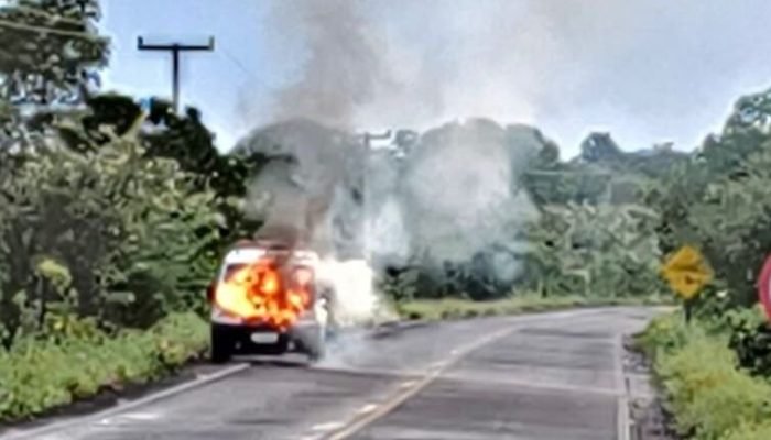 Incêndio destrói ambulância na PI-323 em Sigefredo Pacheco