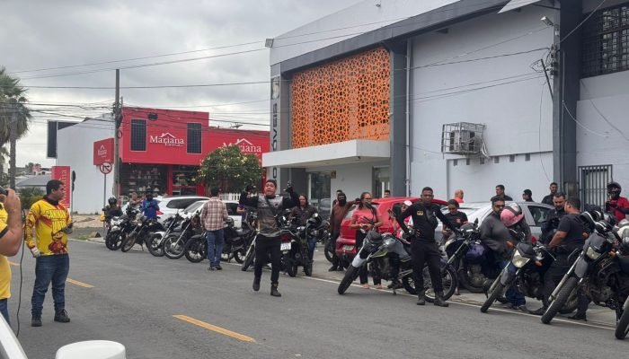 Motoristas e entregadores de aplicativo protestam em Teresina contra PLP 152/2025