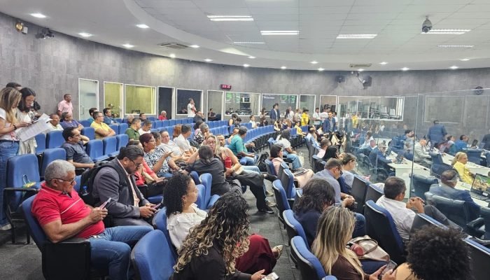 Servidores de Teresina protestam contra exclusão em reajuste salarial de 5,35%