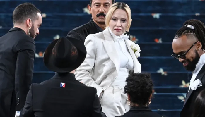 Madonna anuncia novo álbum após limpar suas redes sociais