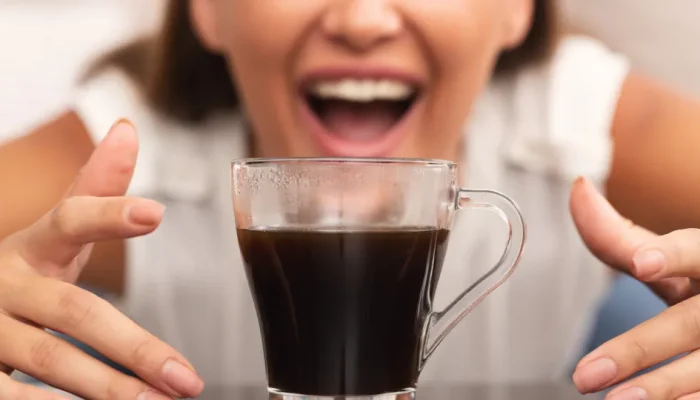 Café: açúcar, adoçante ou puro? Descubra a melhor opção para a saúde