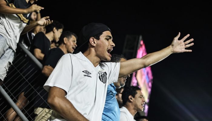Santos enfrenta Fluminense no Brasileirão; saiba onde assistir