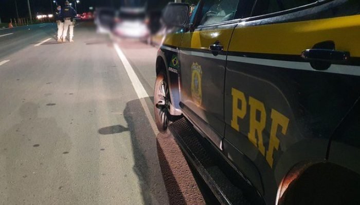 Mulher é resgatada após capotamento de carro no Piauí; marido e filha feridos