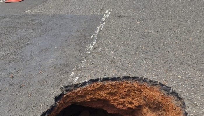 Buraco na Avenida Raul Lopes causa interdição parcial da via em Teresina