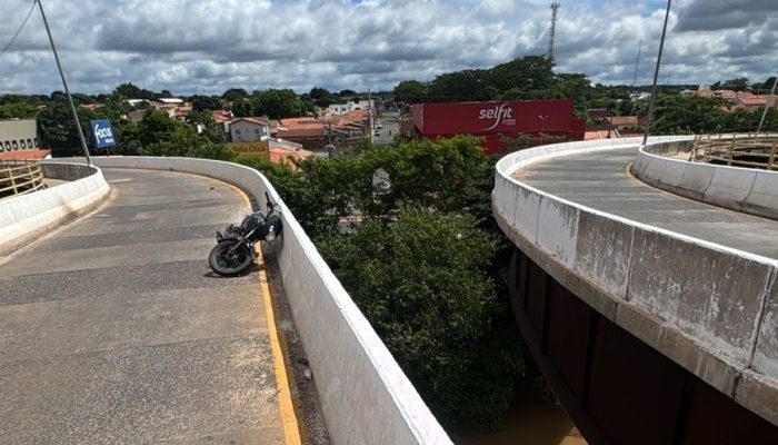 Motociclista desaparece após cair da Ponte da Amizade no Rio Parnaíba