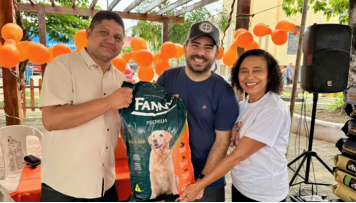 Altos arrecada mais de uma tonelada de ração na campanha Abril Laranja