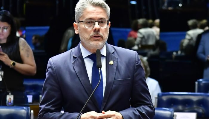 Alessandro Vieira apoia Jorge Messias para o STF em meio a polêmica