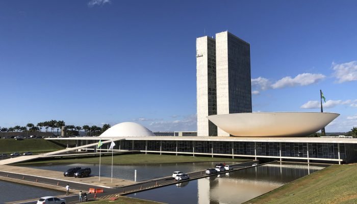 Lulistas reativam slogan 'Congresso inimigo do povo' após rejeição de indicado ao STF