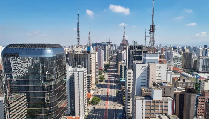 Ato da direita na avenida Paulista tem confusões e baixa adesão