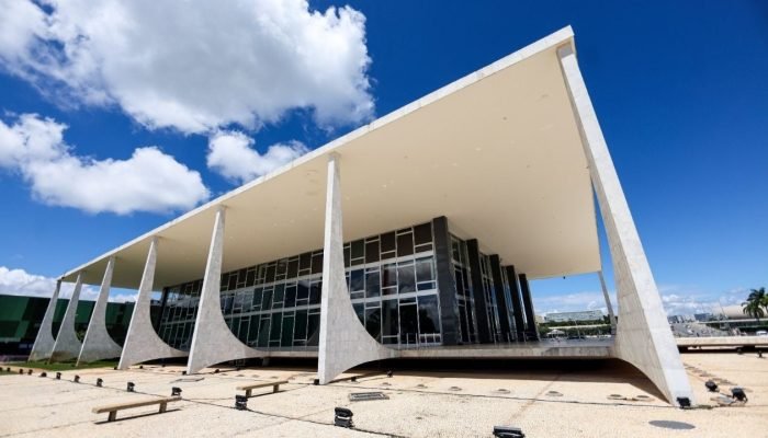 STF avança para derrubar lei que proíbe linguagem neutra em escolas de Betim