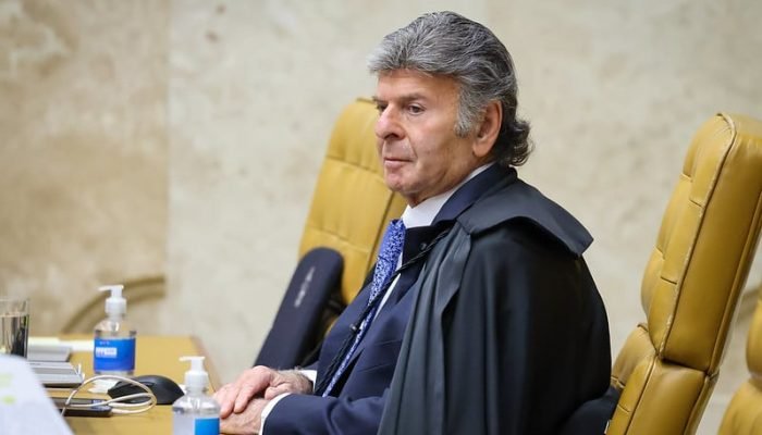 Ministro Fux reconhece erro e vota pela absolvição de manifestante do 8 de janeiro