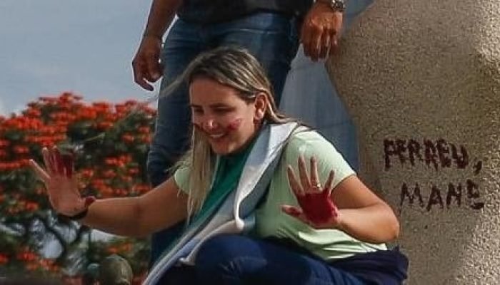 Defesa de Débora dos Santos solicita redução de pena ao STF com base em nova legislação