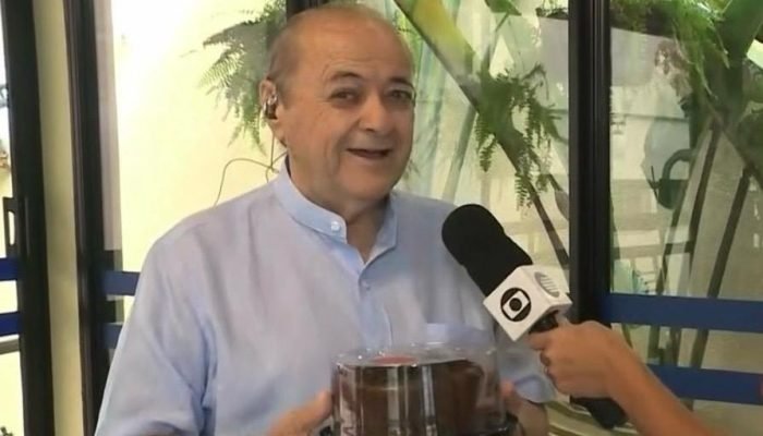 Prefeito Silvio Mendes celebra lançamento de edital de lixo com bolo de chocolate