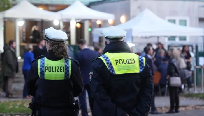 Carro atropela pedestres e causa mortes em Leipzig, na Alemanha