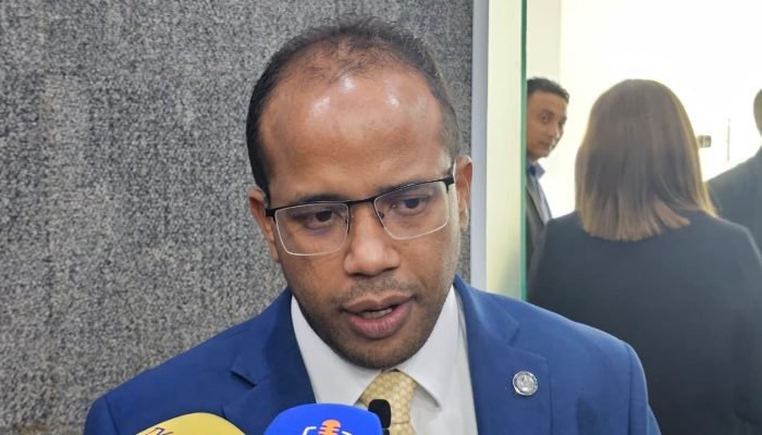 Enzo Samuel considera cortar salários de vereadores com faltas injustificadas