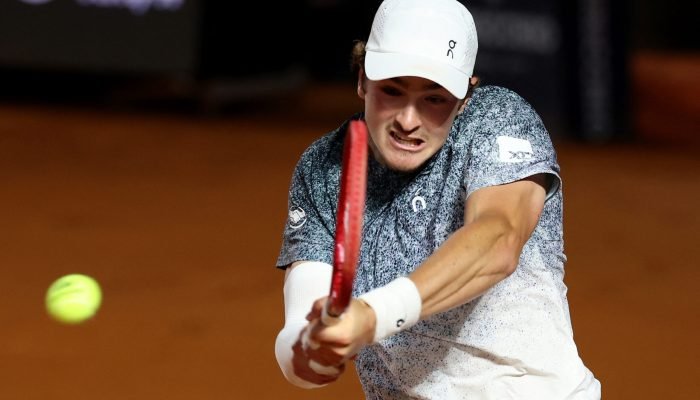 João Fonseca sofre derrota dramática na estreia do Roma Open para Medjedovic