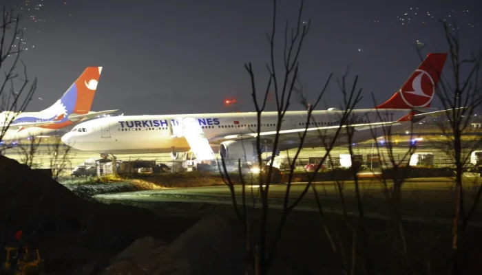 Incêndio em avião da Turkish Airlines provoca fechamento de aeroporto no Nepal